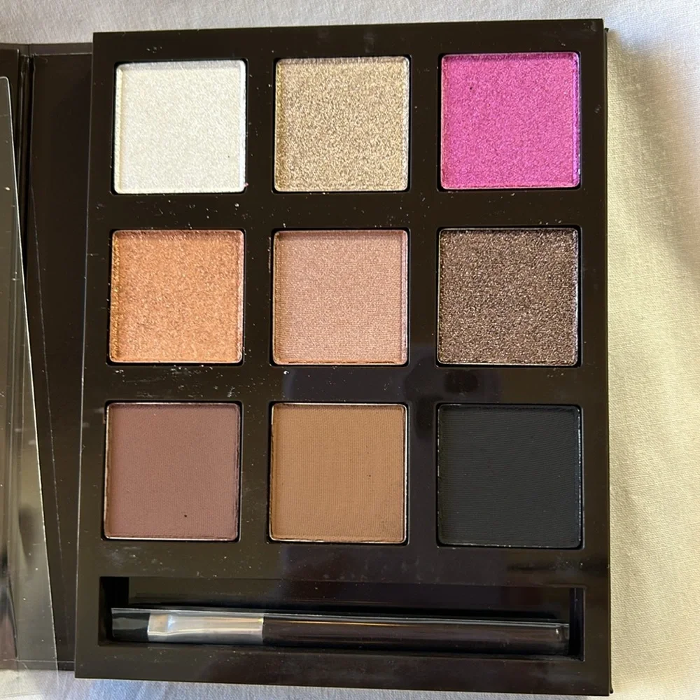 Revlon Flesh Color Eve Shadow Palette   NIB